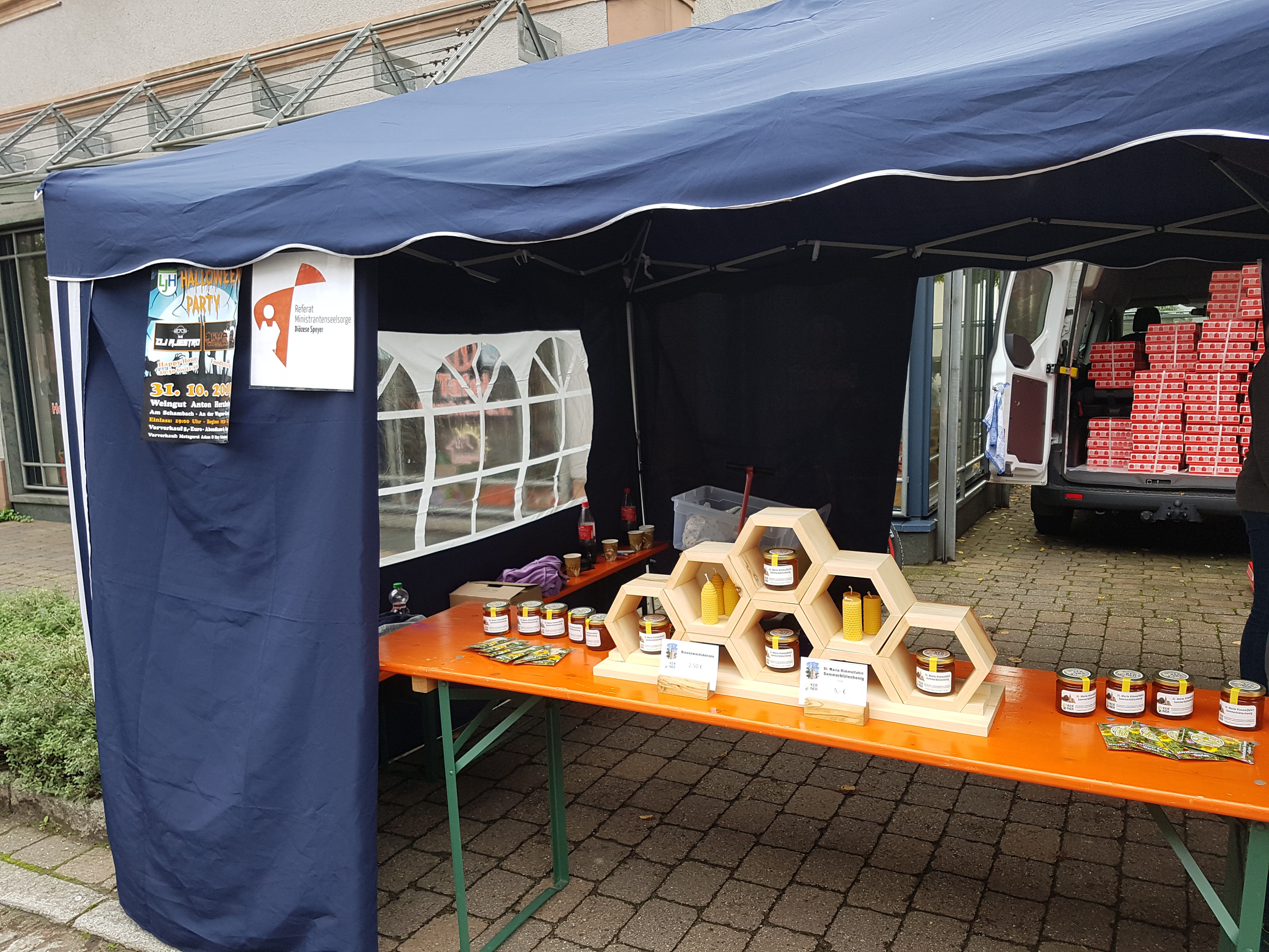 Mein, mit den Messdienern gemeinsamer, Verkaufsstand am 20.10.2019 am Bauernmarkt.